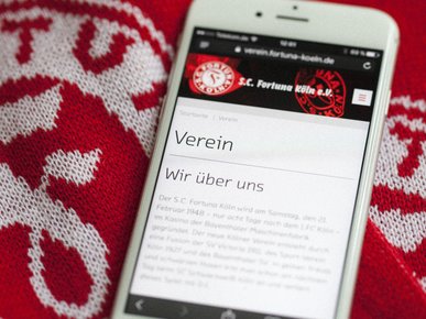 Das responsive Design der neuen Vereins Website auf einem mobilen Endgerät