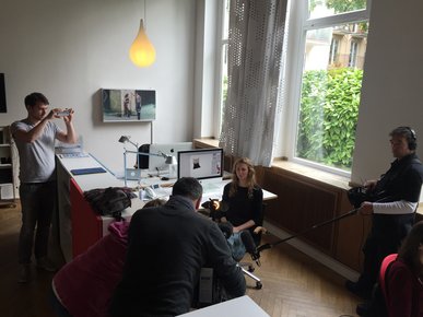 Das WDR Lokalzeit Köln Team ist zu Besuch bei Mehrwert und filmt die Entstehung der Skizze des Maskottchens von Fortuna Köln. 