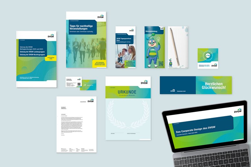 Verschiedene Medien des DVGW (darunter Broschüren, Flyer, Urkunden, PPT-Präsentationen) sind nebeneinander dargestellt.